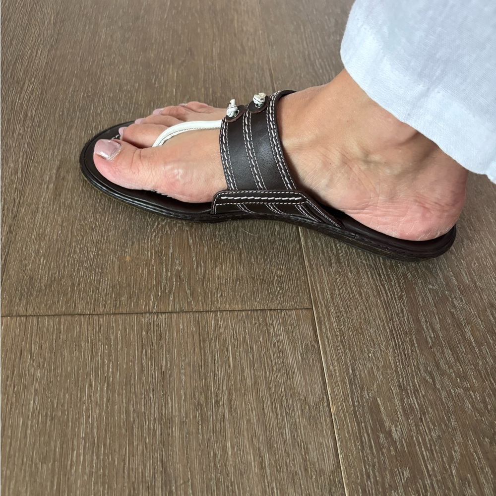 Tod’s Brown and white all Leather Tong Sandals Sz 9.5 - Picture 2 of 8